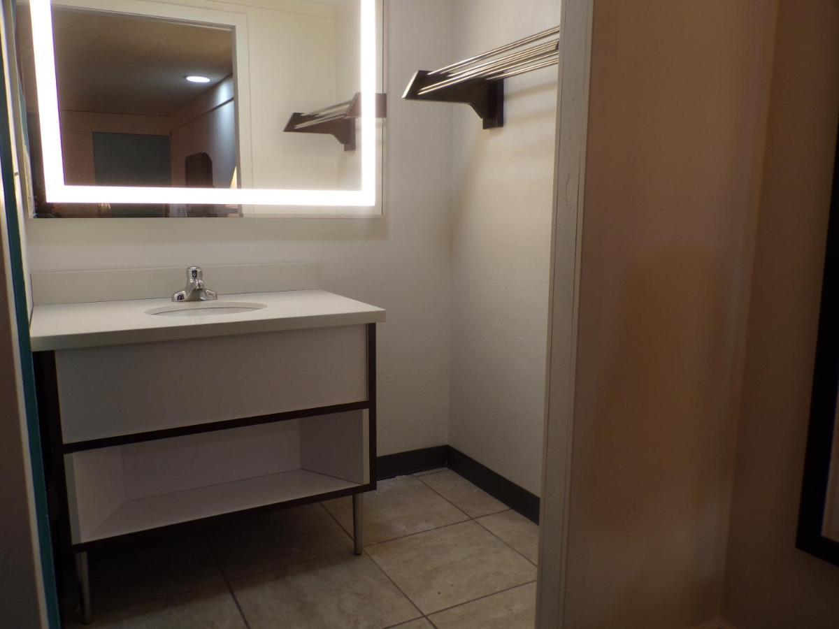Dover Inn And Suites エクステリア 写真